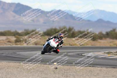 media/Nov-16-2025-Race Pace (Sun) [[8c5fa54630]]/Non Verified Riders (1st 20 Minutes)/5-Turn 15 (110pm)/